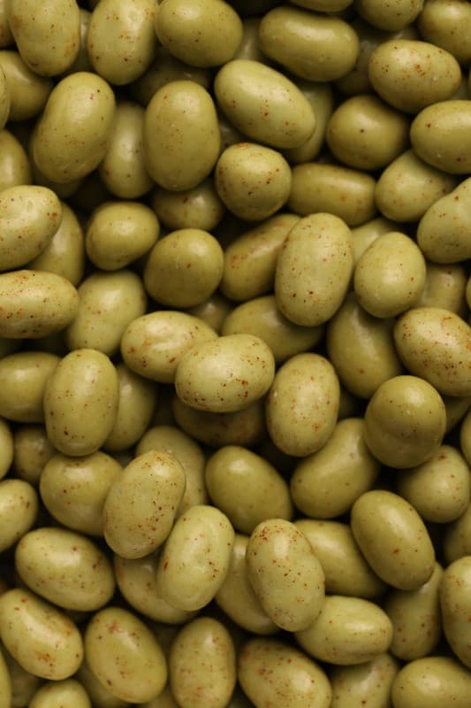 Pistache Enrobée de Chocolat Blanc et Cannelle